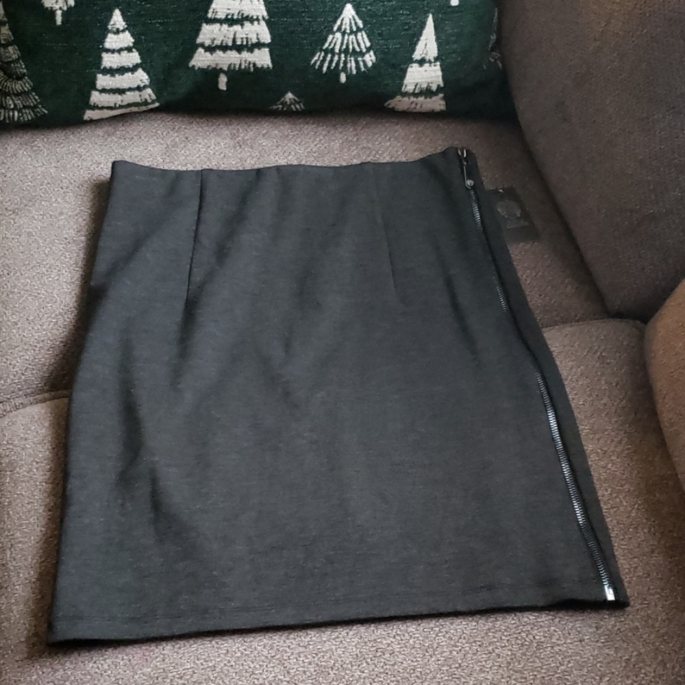 Vince Camuto Dark Heather Gray knit zippered skirt